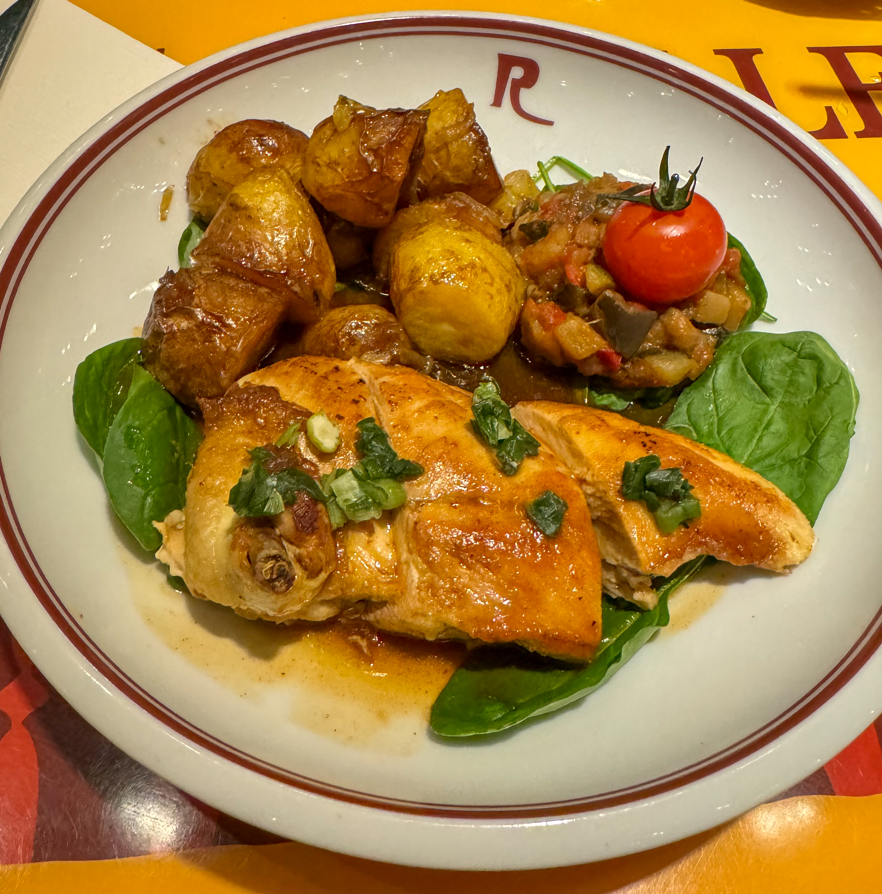 Bistrot Chez Rémy-Roast Chicken  with Herbs, Potatoes with Garlic and Parsley-Disneyland Paris 